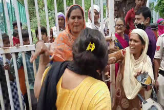 Women scuffle with Divyang former councilor