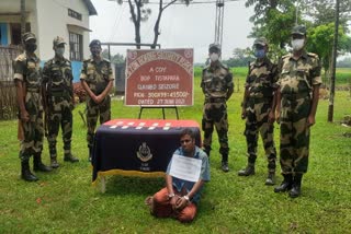 bsf-caught-bangladeshi-smuggler-with-fake-currency-of-49-thousand-five-hundred