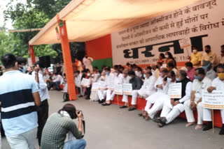 bjp protest over oxygen audit report in delhi