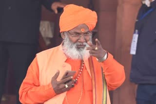 delhi police arrested two accused who cheat with mp sakshi maharaj