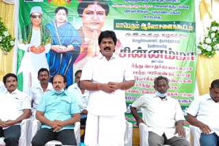 சசிகலாவுக்கு ஆதரவாக விளாத்திகுளம் அதிமுக ஆலோசனைக்கூட்டத்தில் தீர்மானம்