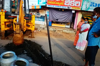 నర్సీపట్నంలో ముమ్మరంగా కొనసాగుతున్న కొత్తపైపులైన్ పనులు