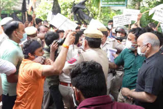 bjp workers protest against manish sisodia in rohtash Nagar area