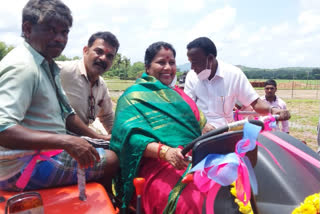 http://10.10.50.85//karnataka/29-June-2021/kn-kwr-03-mla-tractor-riding-ka10044_29062021150705_2906f_1624959425_573.jpg