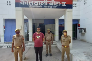 Greater Noida Police arrested the wanted crook in the fraud of 67 lakhs