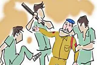 attack  हमला  लाठी से हमला  alwar news  crime news  पुलिस पर हमला  attack on police  catch the culprit