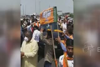 Clashes between BJP workers and farmers on Ghazipur border
