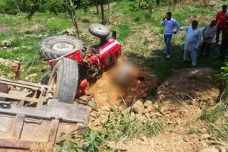 tractor-fell-down-into-the-trench-in-una