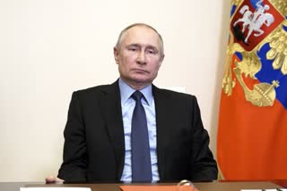 vladimir putin took a dose of sputnik v vaccine