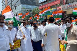 Congress protests against rising commodity prices_vis_up_noida&upur10010