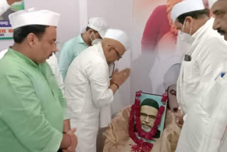 congress party workers pays tribute to social worker dr akbar ali