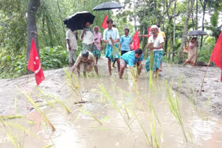 Protest for repair damage road in jania