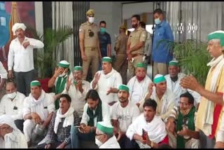 farmers protest outside kaushambi ssp office in ghaziabad