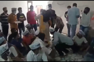 Woman AAP worker slaps man during party meeting in Ghaziabad