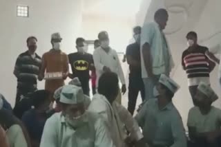 woman slap a man in aam aadmi party meeting ghaziabad