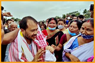 mla akhil gogoi in teok hanchora