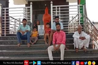 धरना पर बैठा पुलवामा शहीद का परिवार