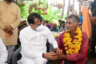 BJP state president VD Sharma met farmer Ramlotan