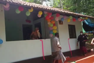 vAreekode Janamaithri Police  Areekode Police provided house to needy family  family in Urangattiri get house from police  ഊർങ്ങാട്ടിരിയിൽ നിർധനരായ കുടുംബത്തിന് വീട്  അരീക്കോട് പൊലീസ്