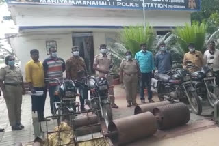 six iron rod theft accused arrested in vijayagar