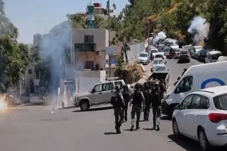 Israeli police clash with Palestinian protesters in Jerusalem