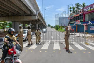 സമ്പൂര്‍ണ ലോക്ക് ഡൗണില്‍ കേരളം  സമ്പൂര്‍ണ ലോക്ക് ഡൗണ്‍  ടിപിആര്‍  കൊവിഡ് ടെസ്റ്റ് പോസിറ്റിവിറ്റി നിരക്ക്  Complete weekend lockdown in Kerala  Complete weekend lockdown  complete lockdown  covid restrictions  covid 19  കൊവിഡ് നിയന്ത്രണങ്ങള്‍  കൊവിഡ് 19