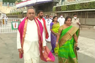 Telangana High Court Judge  visits tirumala srivaru