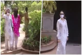 Karisma Kapoor and Khushi Kapoor spotted together in mumbai