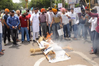 NSUI ਵੱਲੋਂ ਤੇਲ ਦੀਆਂ ਵਧੀਆਂ ਕੀਮਤਾਂ ਨੂੰ ਲੈ ਕੇ ਕੇਂਦਰ ਖਿਲਾਫ਼ ਰੋਸ ਪ੍ਰਦਰਸ਼ਨ