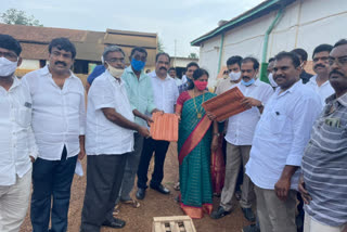 Minister Kannababu inspected the site for the rythu bazar at jaggampeta in east godavari