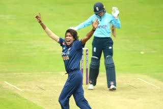 jhulan-goswami-is-the-first-ever-woman-to-bowl-2000-overs-in-international-cricket