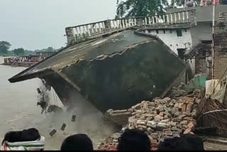 House fell in river