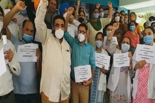 Health workers protest against Sixth Pay Commission