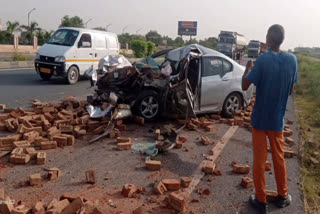 ट्रैक्टर ट्राली और मारुति गाड़ी में टक्कर, Collision between tractor trolley and maruti car