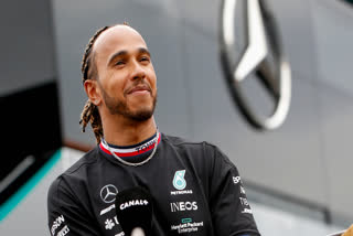 Hamilton extends Mercedes contract by two years