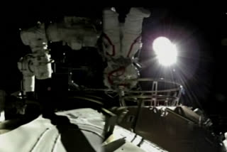 Taikonauts in first space walk to assemble robotic arm