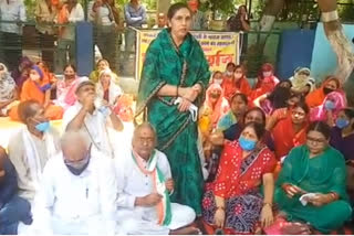 Congress also joined the protest of Asha Usha workers