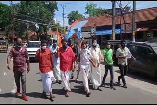 protest against mukesh mla  mukesh phone call issue  mukesh latest phone call  mukesh boy phone call  മുകേഷ് വാർത്തകള്‍  മുകേഷ് ഫോണ്‍ വിളി വിവാദം  മുകേഷിനെ ഫോണ്‍ വിളിച്ച കുട്ടി  മുകേഷിനെതിരെ പ്രതിഷേധം