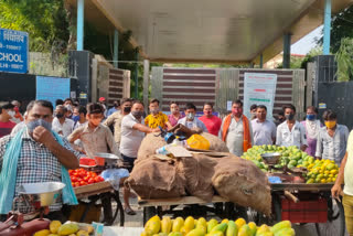 South Delhi District administration issued order to mcd for weekly market in school
