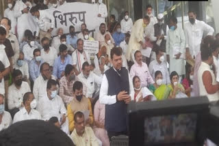 BJP starts parallel session outside Maharashtra Assembly in protest against  MLA suspension