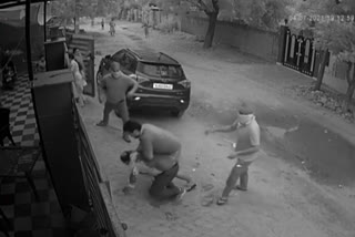 Alwar news,  परिवार पर हमला , बदमाशों का हमला , miscreants attack,  attack on businessman,  सीसीटीवी में घटना कैद