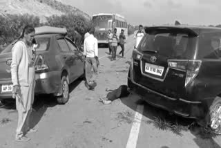 two died in cars crash papireddypally anantapuram district