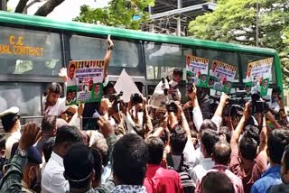Police arrested congress leaders in Bangalore