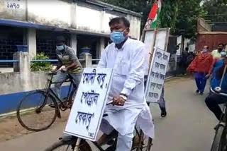 Becharam Manna reached West Bengal assembly by cycle to protest petrol price hike