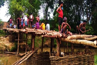 villagers-constructed-wooden-bridge-in-anjadi-drain-