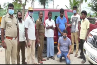 50 lakhs Rs Red wood seized in Tiruthani