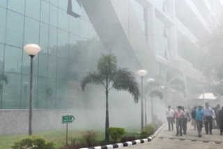 دہلی: سی بی آئی کی عمارت میں لگی آگ، فائر بریگیڈ کی گاڑی موقع پر پہنچی