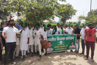 indian farmers union protests against inflation in noida