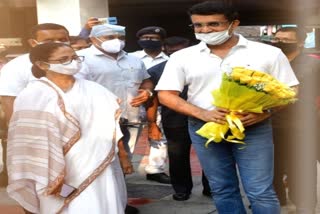 Mamata calls on Sourav Ganguly on his birthday