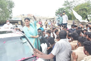 Sharmila launches YSR Telangana Party  YSR Telangana Party  jagan sister launched YSR Telangana Party  new Telangana Party  Telangana Party  വൈ.എസ്‌.ആർ തെലങ്കാന പാർട്ടി  തെലങ്കാനയിൽ വൈഎസ് ശർമിള രാഷ്‌ട്രീയ പാർട്ടി പ്രഖ്യാപിച്ചു  വൈഎസ് ശർമിള രാഷ്‌ട്രീയ പാർട്ടി പ്രഖ്യാപിച്ചു  2023ലെ നിയമസഭ തെരഞ്ഞെടുപ്പ് ലക്ഷ്യം  വൈഎസ് രാജശേഖര റെഡ്ഡിയുടെ മകൾ  ശർമിള രാഷ്‌ട്രീയ പാർട്ടി  വൈ.എസ്‌.ആർ തെലങ്കാന പാർട്ടി  വൈ.എസ്‌.ആർ തെലങ്കാന പാർട്ടി വാർത്ത